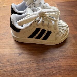 Toddler Adidas Classic White and Black Sneakers 5C – Gently Used